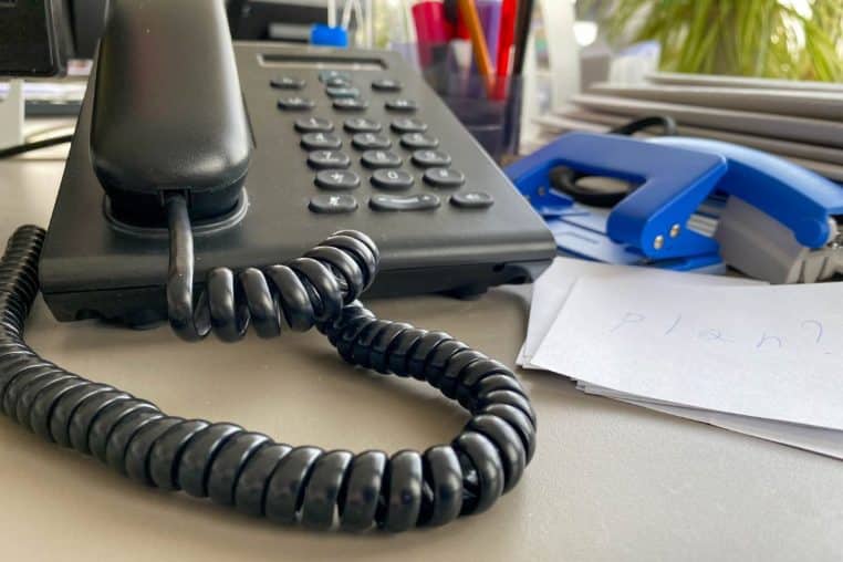 telephone maison @canva
