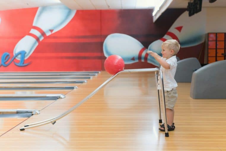 Enfant au bowling