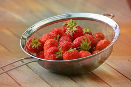 , fruit, red, cute, food, yummy, vitamins, summer, ripe, meal, healthy, strawberry fruit, tasty, nature, fresh, sieve, metal screen, clean, sieve, sieve, sieve, sieve, sieve