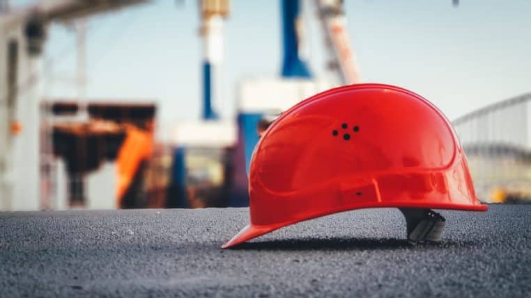 casquette de chantier rouge
