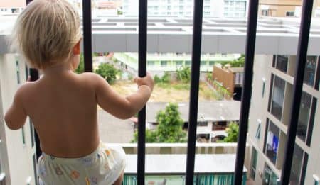 Enfant balcon