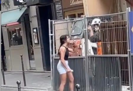 Femme reproche à un ouvrier