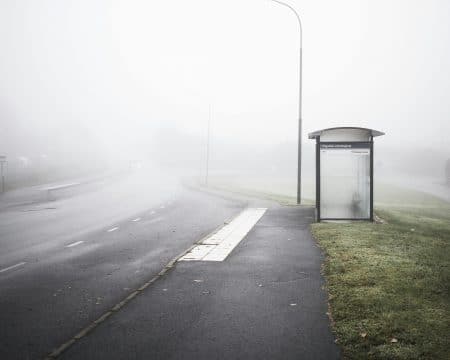 Une adolescente violée à un arrêt de bus