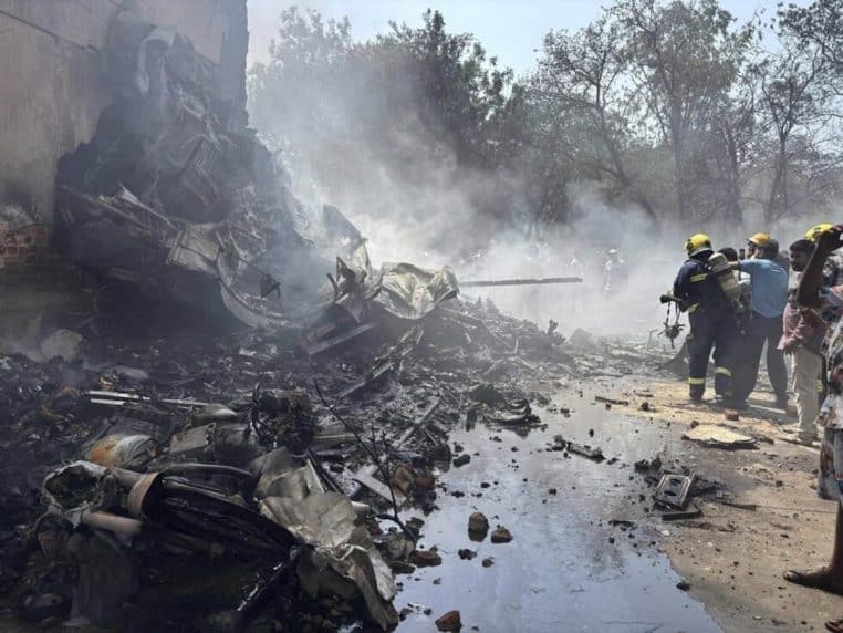 crash d'un avion en inde fait 242 mortss