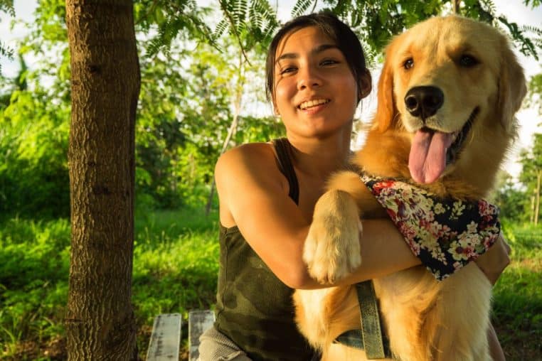 femme et chien @canva