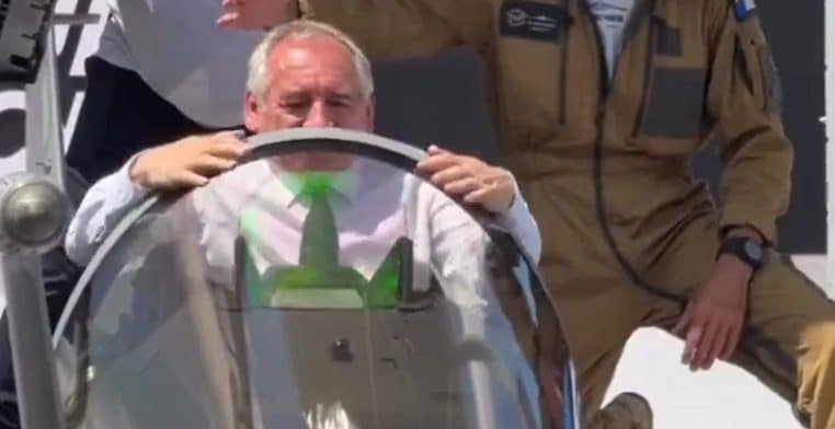 François Bayrou coincé dans un avion