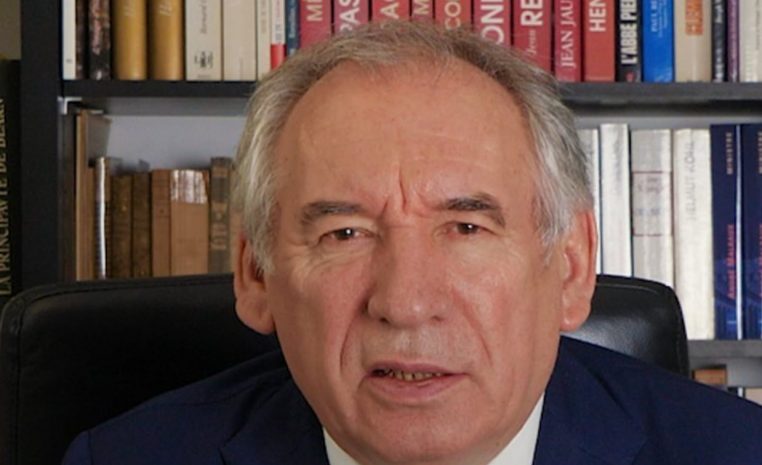 François Bayrou menacé par la censure