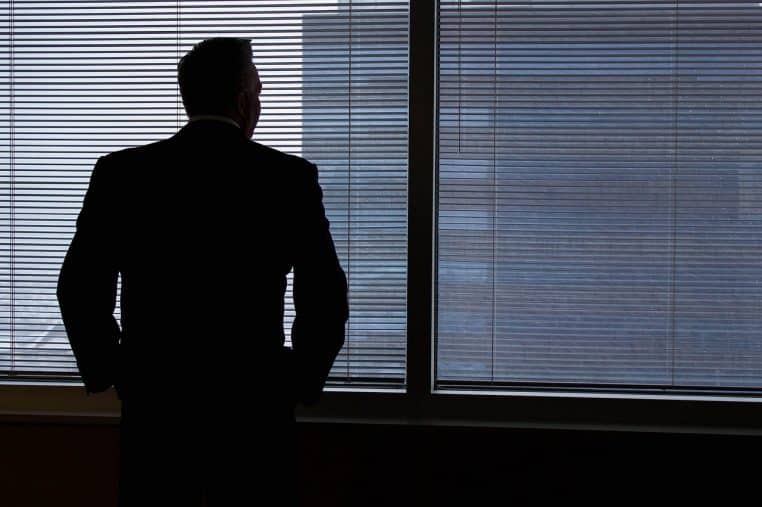 Il crée une entreprise, embauche ses amis à 4000 euros par mois et tous se mettent en arrêt maladie : la fraude découverte quelques semaines plus tard