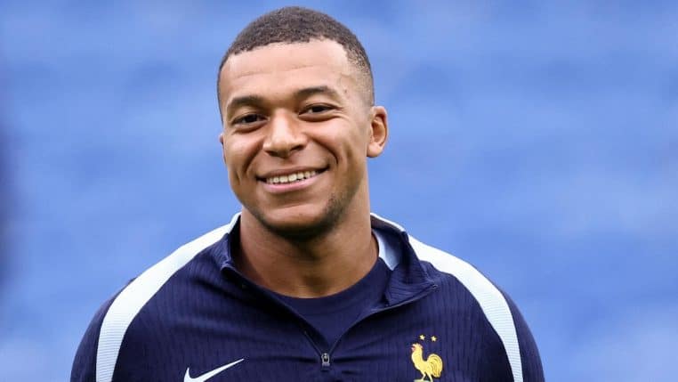 kylian mbappe joueur hospitalisation gastro - copie