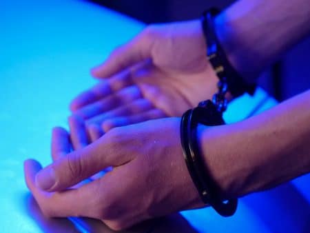 Var : un homme diffuse des vidéos racistes et tue son voisin tunisien