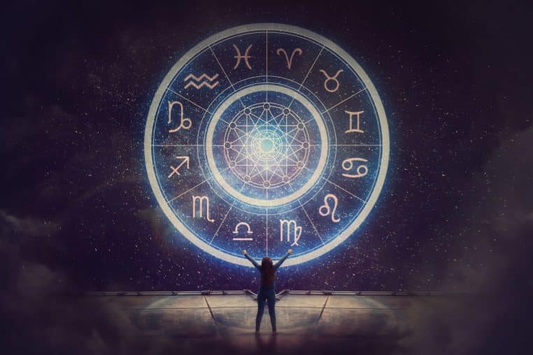 predictions astrologiques @canva