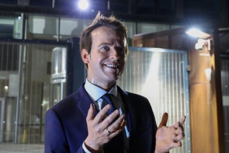 statue cire macron @dr