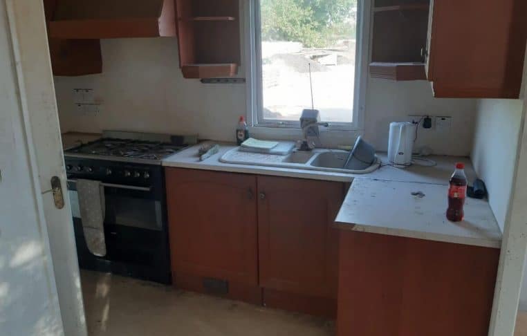 Elle achète une vieille caravane à 200 dollars et la transforme en maison de rêve