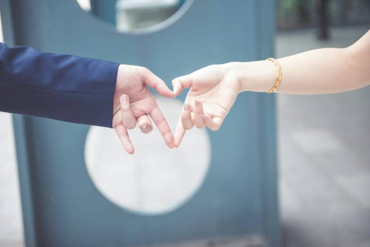 Mains d'un couple