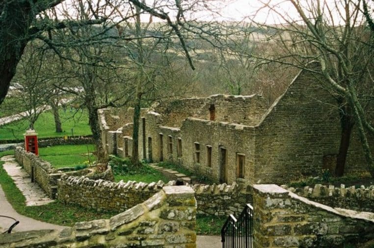 Tyneham : Pourquoi plus personne ne vit dans ce village abandonné depuis plus de 80 ans ?