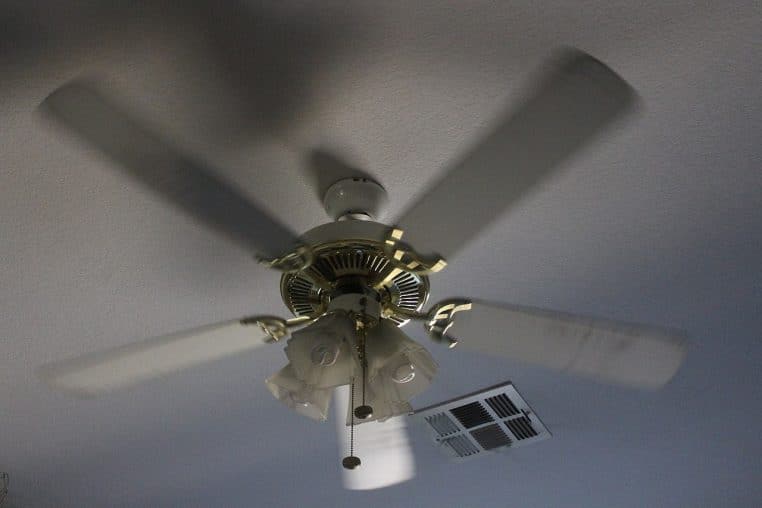 Ventilateur en pleine rotation.