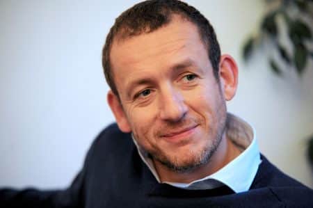 Portrait de Dany Boon en extérieur à Paris.