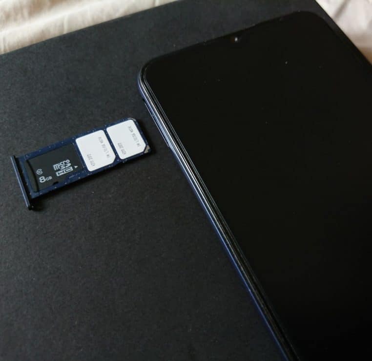 smartphone double SIM éjecté.