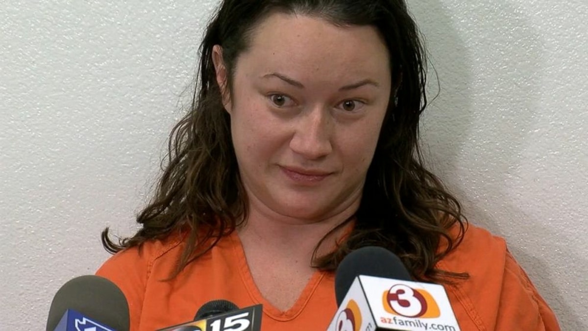 Femme Harcelement Interview Prison