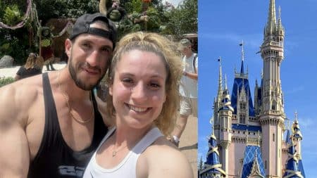 Femme visite Walt Disney