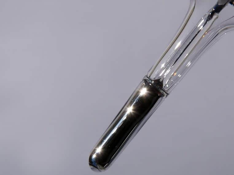 Zoom sur un Thermomètre à mercure vintage.