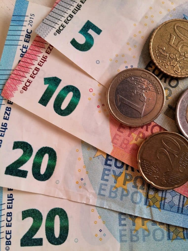 RSA : voici combien vous allez perdre en tant qu'allocataire avec l'année blanche prévue par le gouvernement