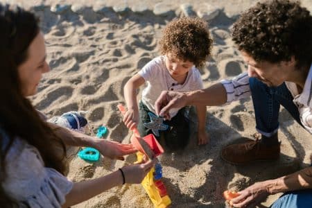 Construire un château de sable sur la plage passible d'une amende de 135 euros ? Cette nouvelle annonce qui fait jaser