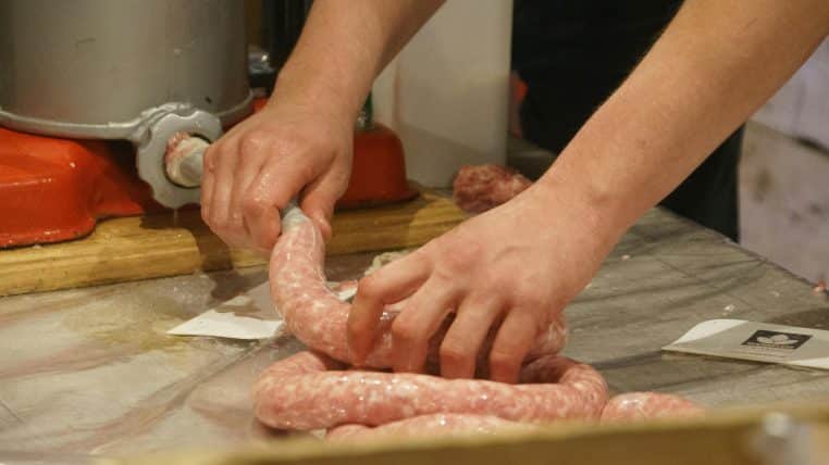 Un employé de 19 ans décède dans un hachoir à viande