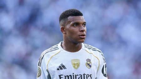 kylian mbappé cheque a des policiersss - copie