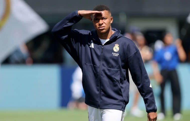 kylian mbappé cheque a des policiersss - copie