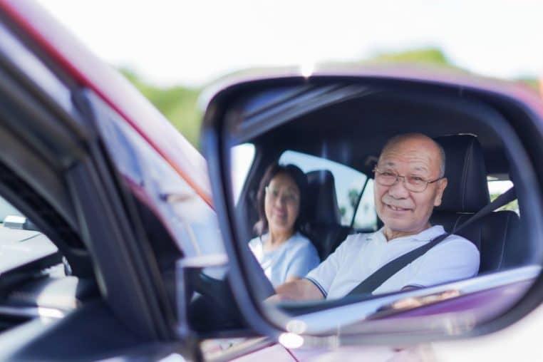 personnes agees vehicule @canva