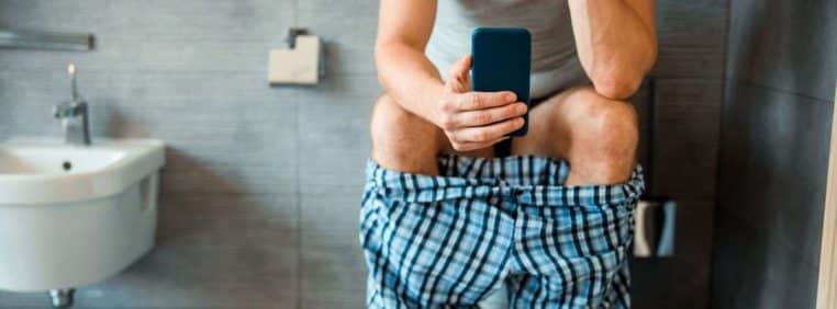 toilette reste trop longtemps paralyse