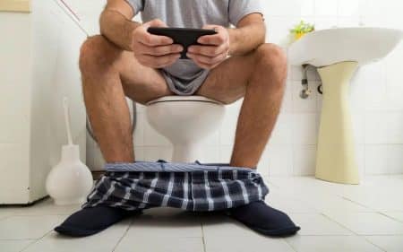 toilette reste trop longtemps paralyse