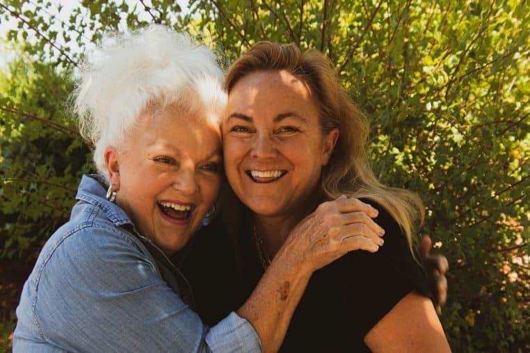 Deux femmes d'âges différentes