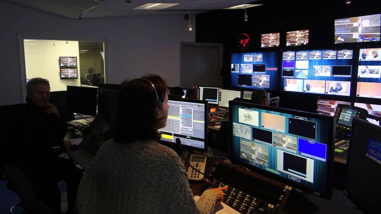 Régie vidéo de France 3 Nord-Pas-de-Calais avec consoles et moniteurs.