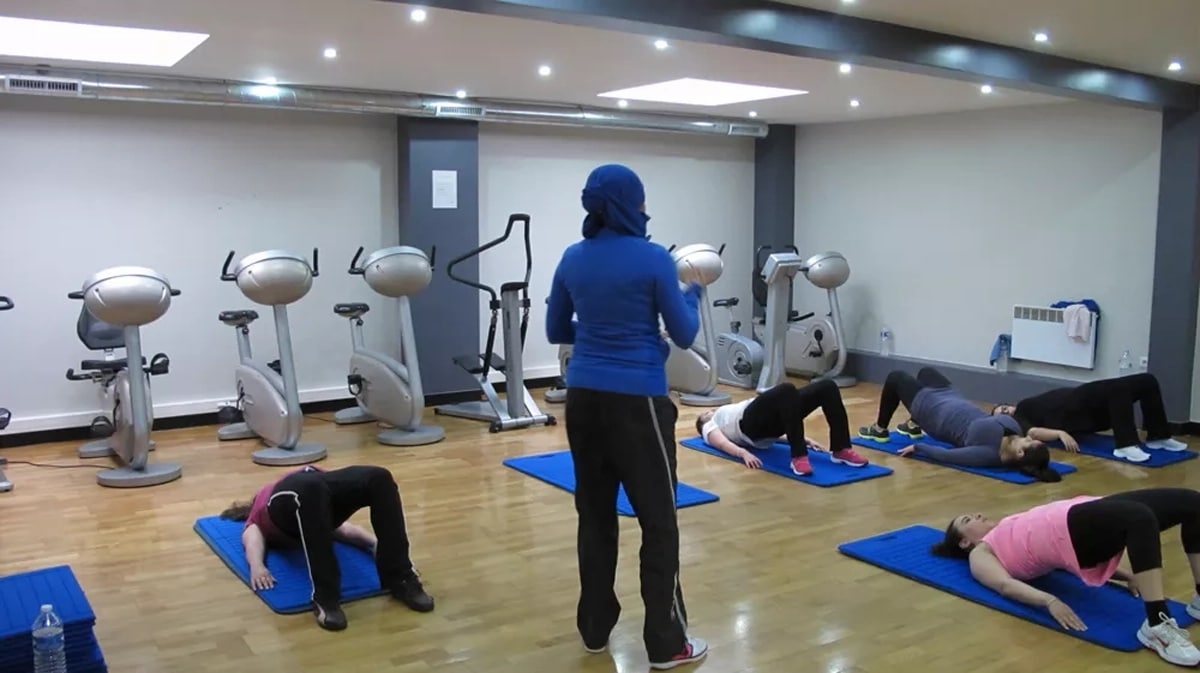 Femme Complexe Sportif Voile