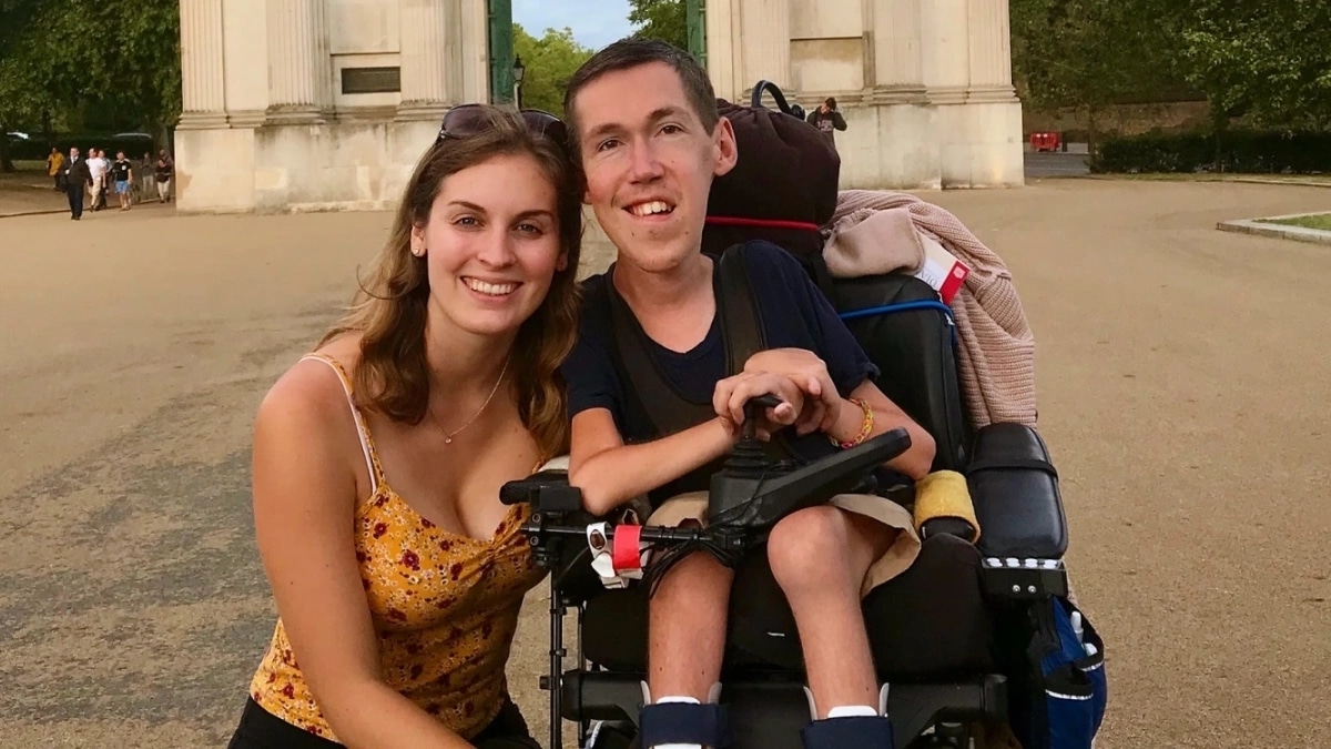 Femme Couple Shane Burcaw Hannah