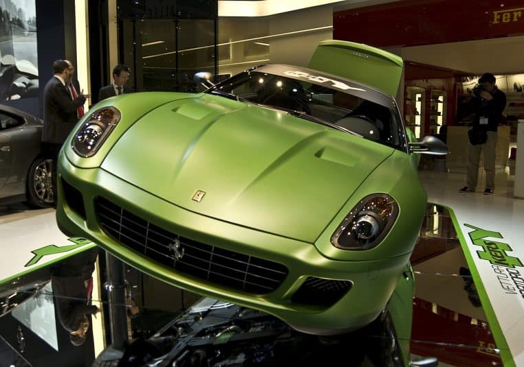 Groupe motopropulseur HY-KERS exposé, moteur thermique et modules électriques