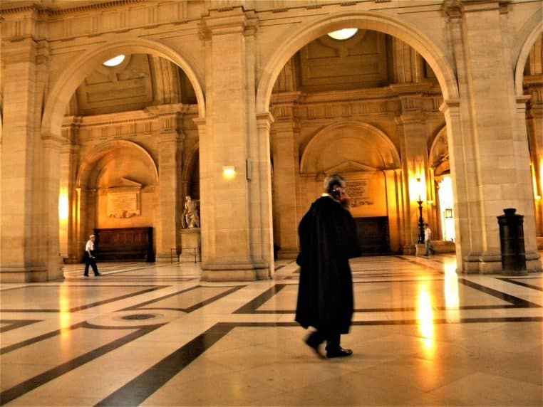 Salle des pas perdus du Palais de justice de Paris.