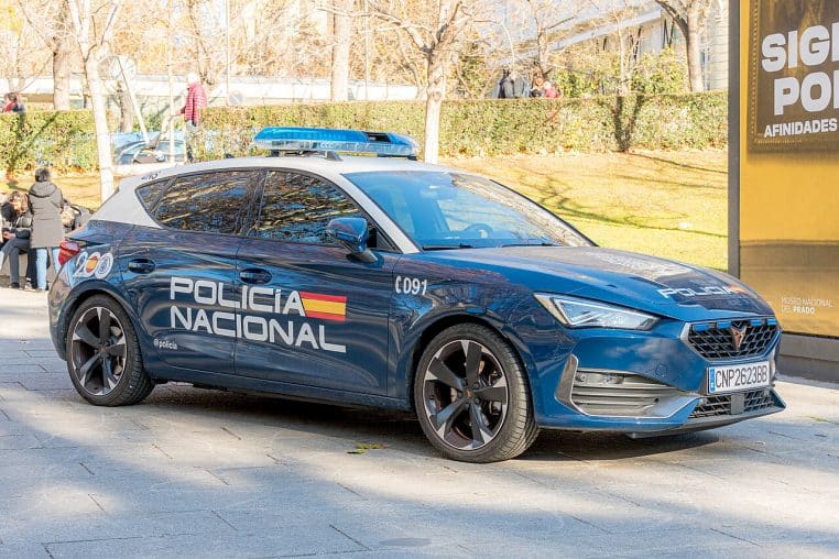 Véhicule de la Police nationale espagnole stationné en ville