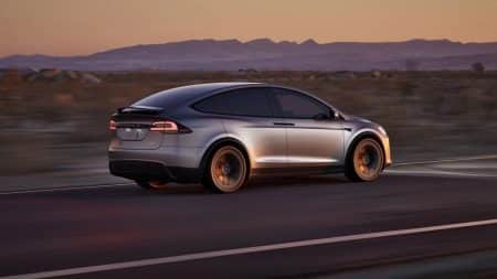 Tesla Model X Pilote automatique