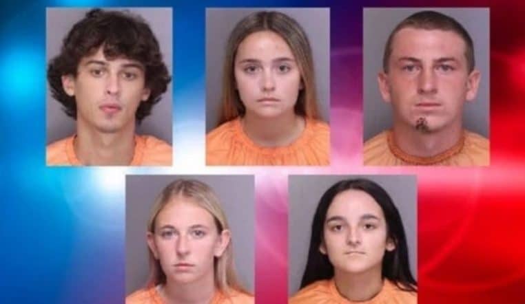 9 adolescents tuent un jeune de 16 ans