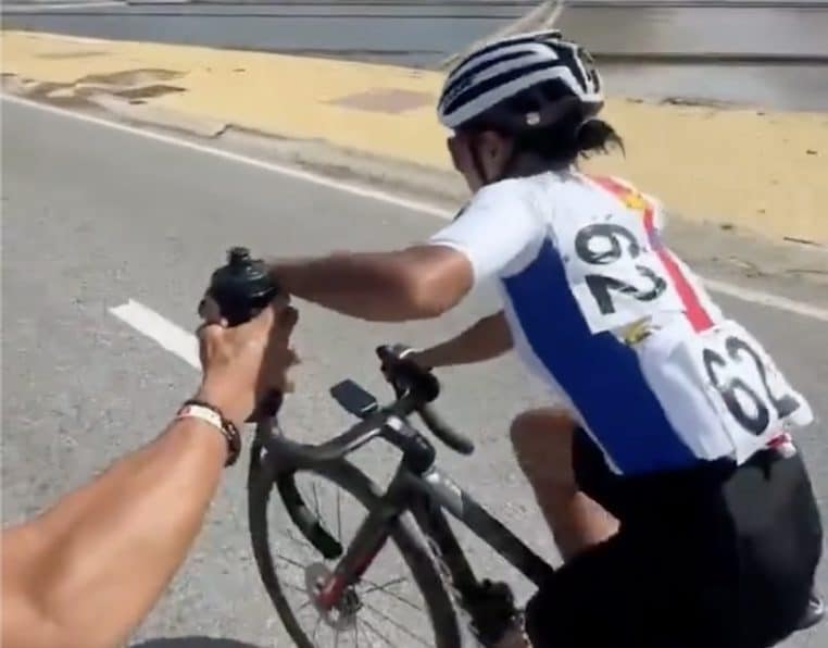 Cycliste triche course