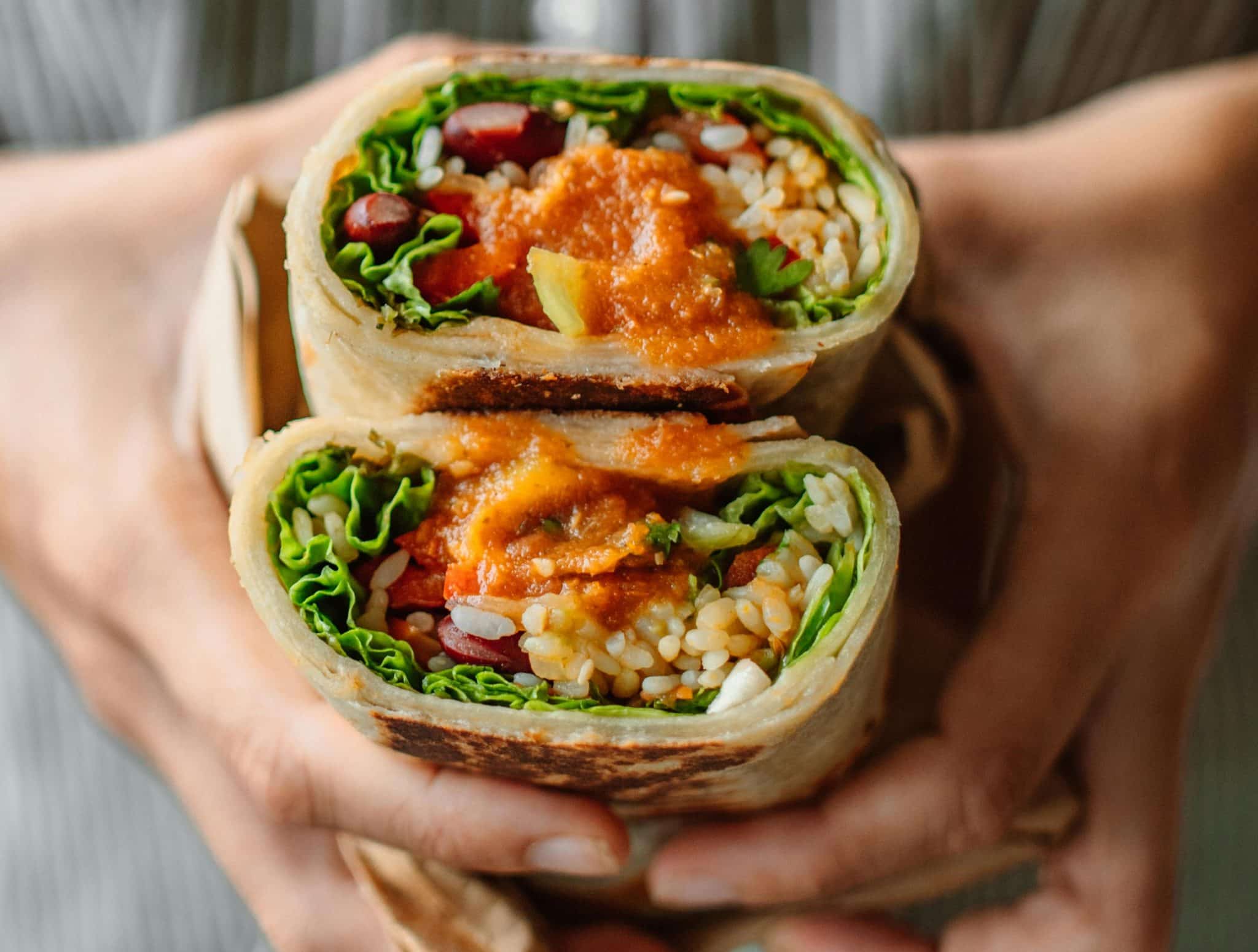 Elle retrouve un doigt dans sa nourriture