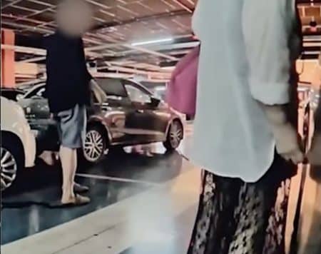 Femme raye voiture