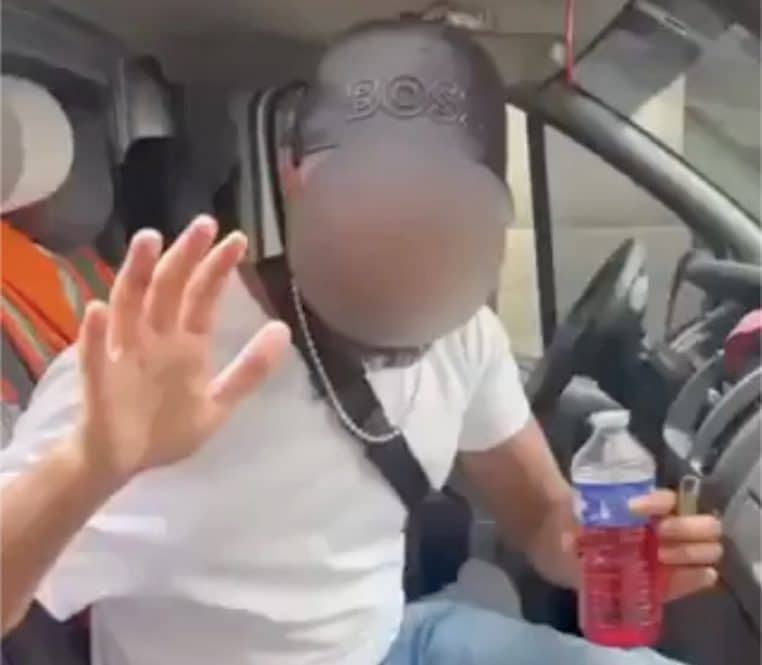 Homme incendie un camion