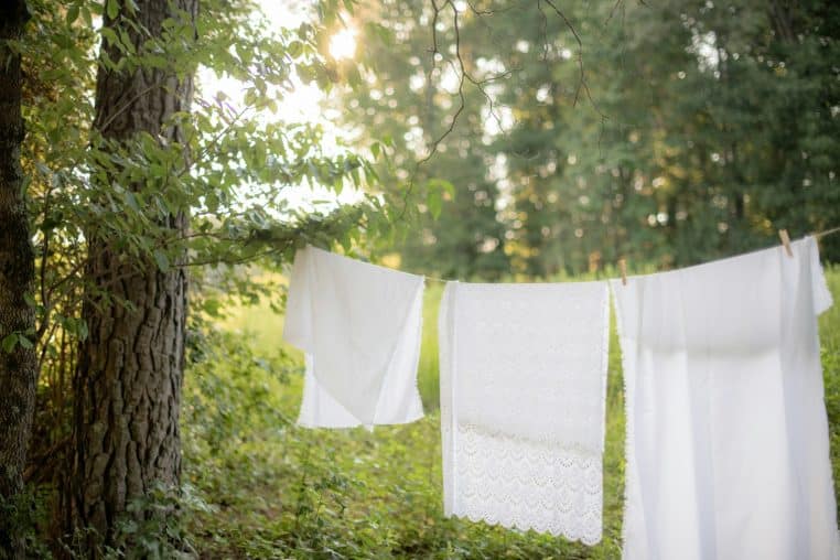 Linge dans étendoir