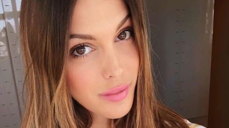 iris mittenaere photo nue sur instagram