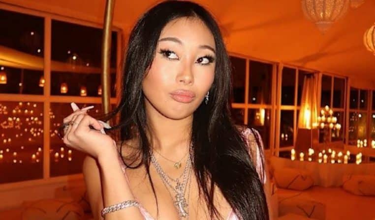 jade hallyday nouvelle photo jupe snesation