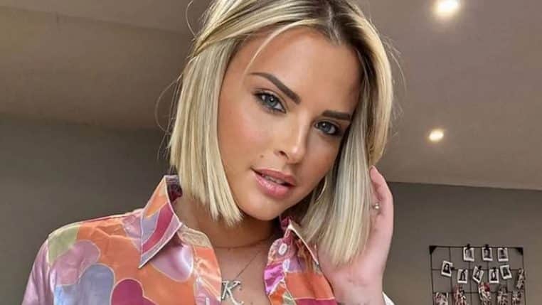 kelly vedovelli devoile ses jambes de rêve - copie